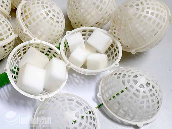 Giá thể vi sinh di động dạng cầu D100 lõi mút