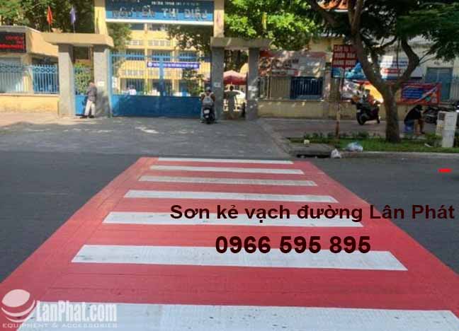 Giải Pháp Sơn Kẻ Đường Màu Đỏ Siêu Bền Cho Công Trình Giao Thông